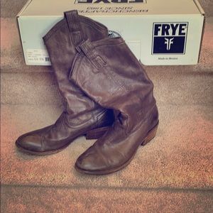 frye carson pull on.